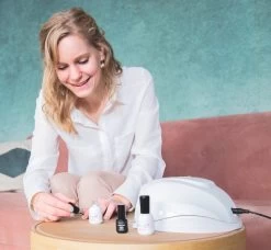 Miss Jules - Complete Gellak Starterspakket - Kleur Nude Roze Glitter - Glanzend & Dekkend Resultaat - Inclusief UV/LED Lamp & Instructievideo (NL) -Beauty Verkoop 1200x1110 4