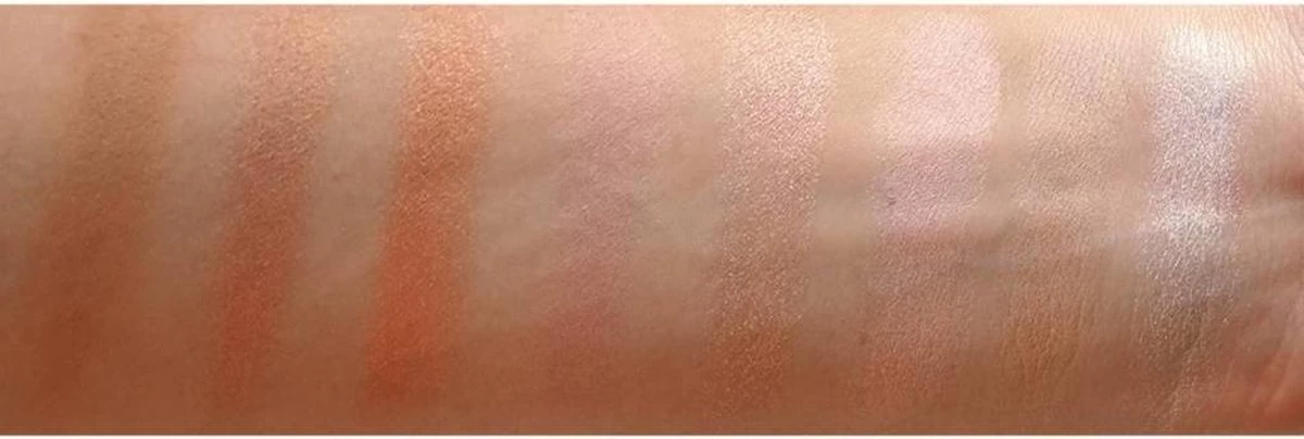 MAKEUP REVOLUTION Ultra Blush Palette Golden Sugar, 13 G 4 MAKEUP REVOLUTION Ultra Blush Palette Golden Sugar, 13 G - Afbeelding 2