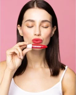 Labello Crayon Lipstick Poppy Red -Beauty Verkoop 962x1200 1